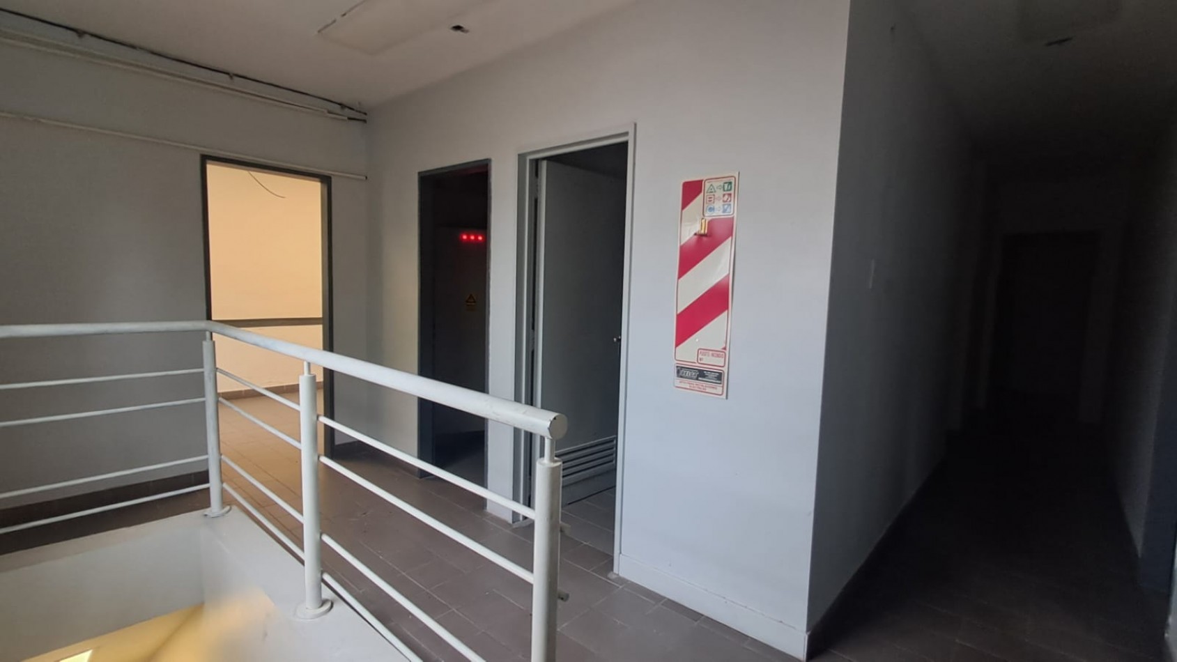 LOCAL EN 2 PLANTAS EN ZONA COMERCIAL