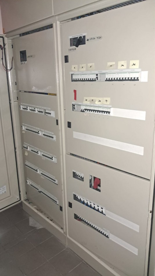 LOCAL EN 2 PLANTAS EN ZONA COMERCIAL