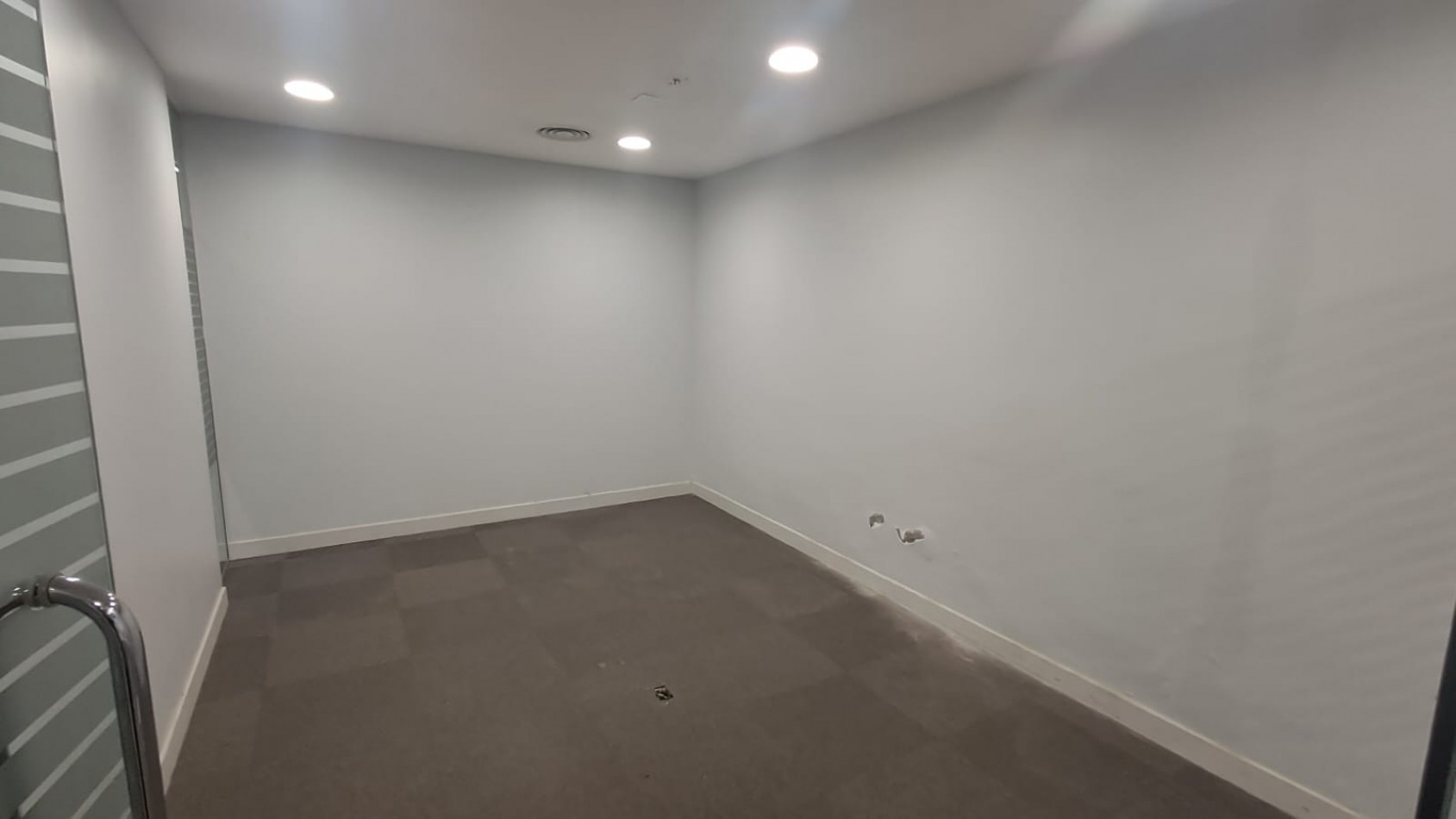 LOCAL EN 2 PLANTAS EN ZONA COMERCIAL