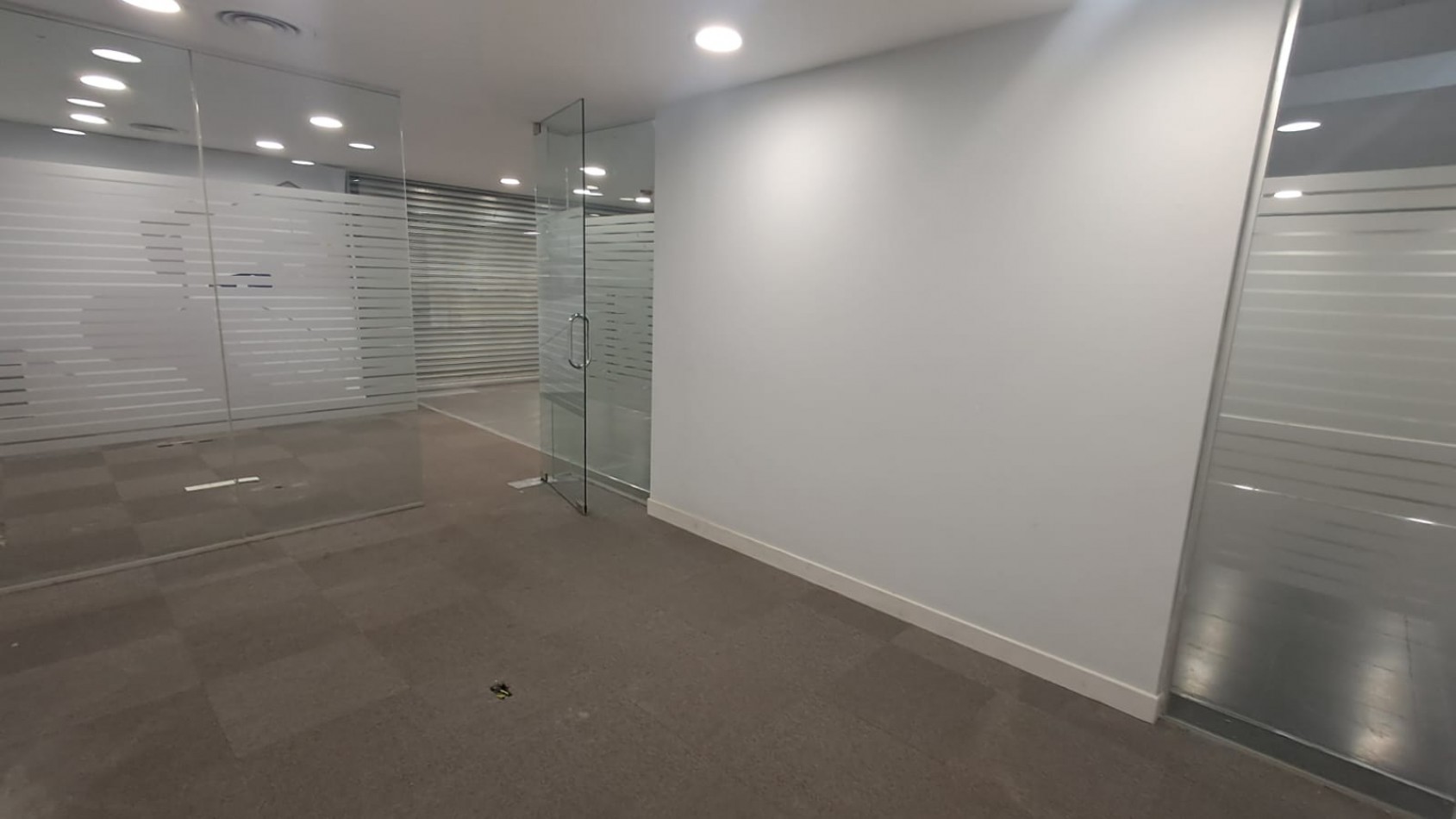 LOCAL EN 2 PLANTAS EN ZONA COMERCIAL