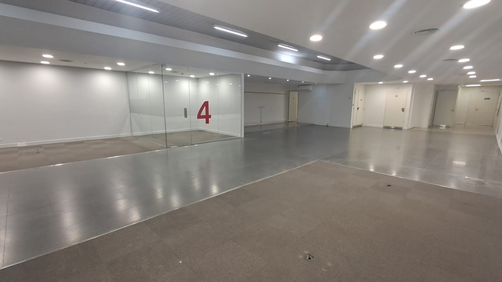 LOCAL EN 2 PLANTAS EN ZONA COMERCIAL