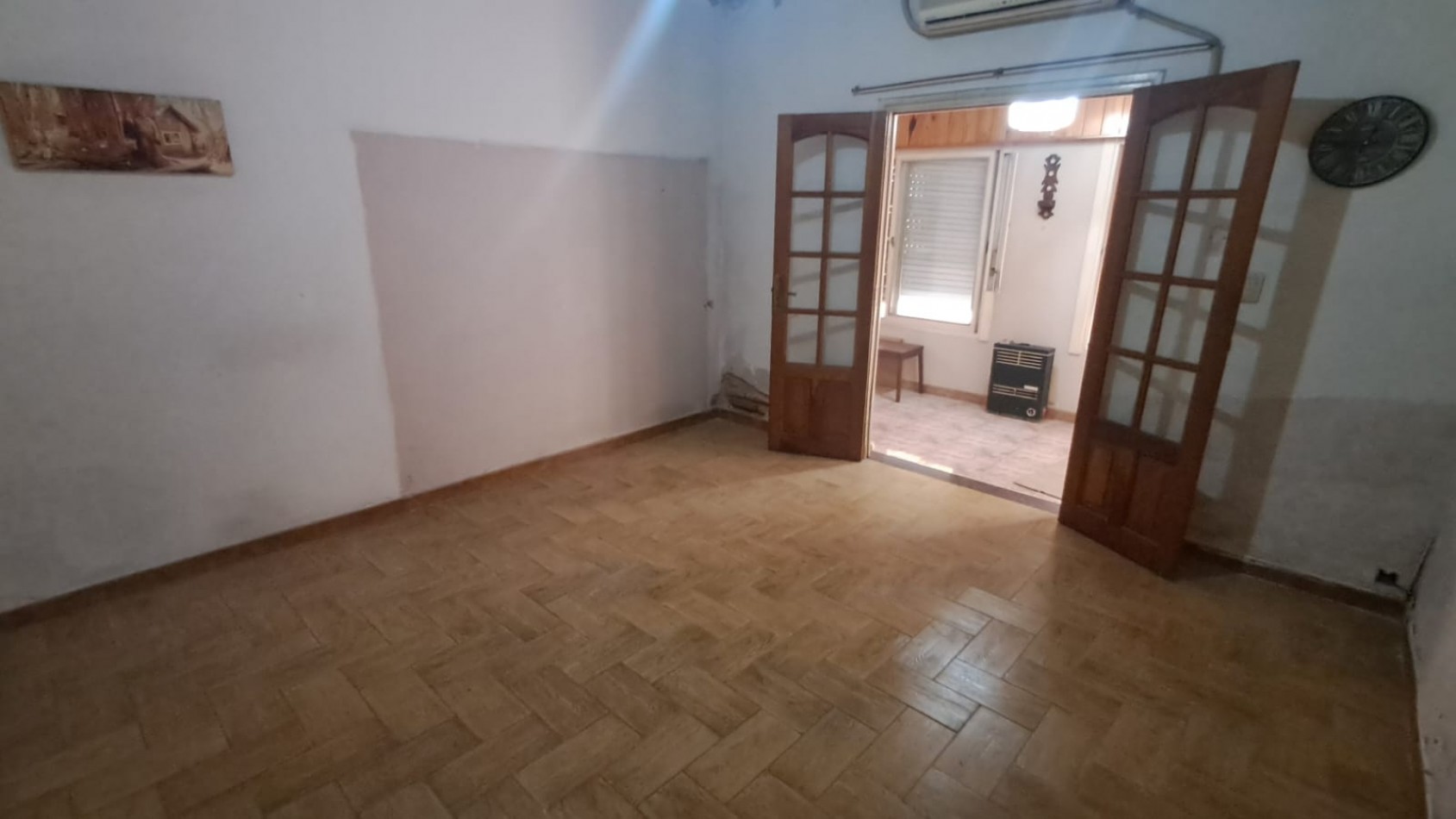 CASA 3 AMB CON LOCAL, GARAGE,PARA VARIOS AUTOS, JARDIN CON PARRILLA, PATIO Y TERRAZA X TODA LA SUPERFICIE REF. 889