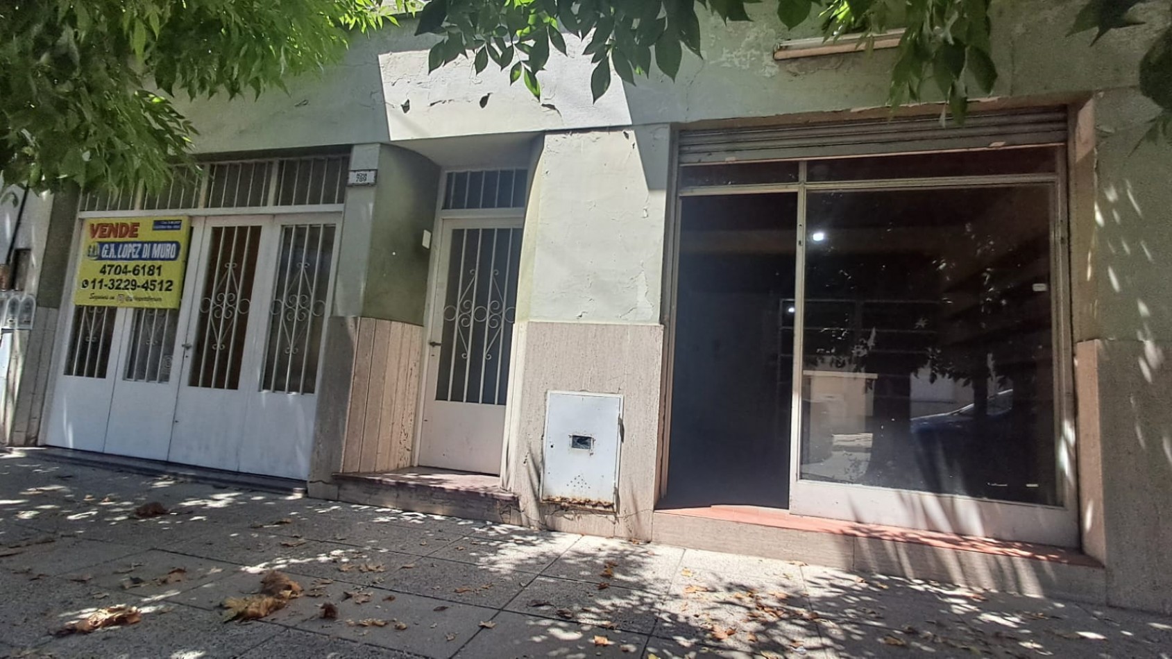 CASA 3 AMB CON LOCAL, GARAGE,PARA VARIOS AUTOS, JARDIN CON PARRILLA, PATIO Y TERRAZA X TODA LA SUPERFICIE REF. 889