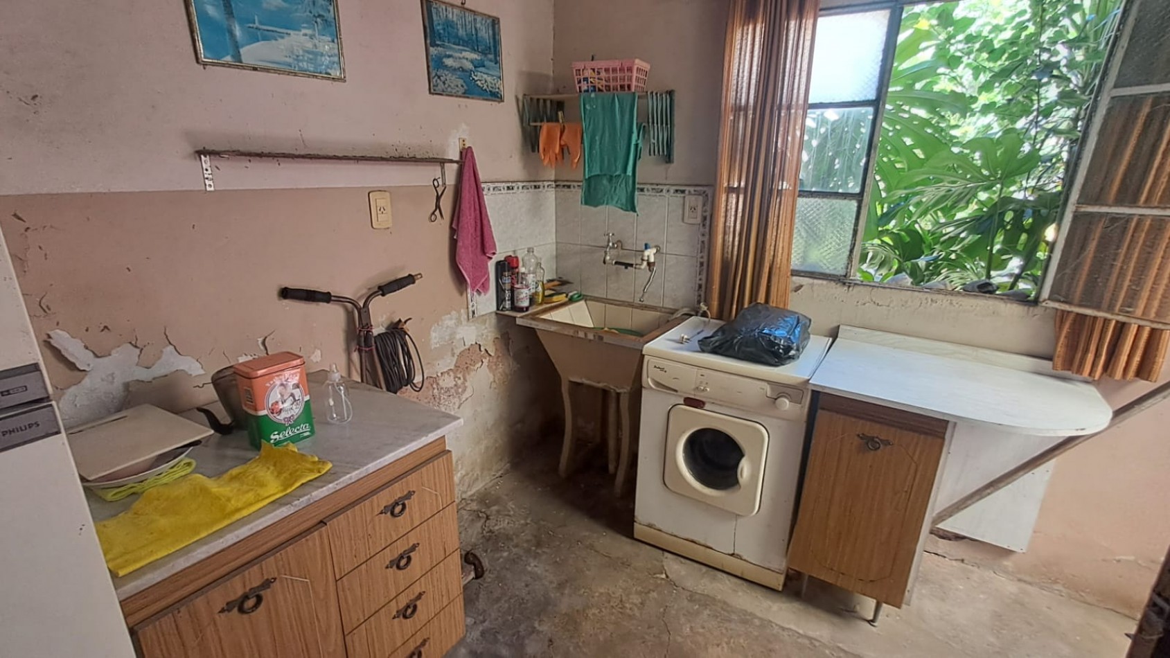 CASA 3 AMB CON LOCAL, GARAGE,PARA VARIOS AUTOS, JARDIN CON PARRILLA, PATIO Y TERRAZA X TODA LA SUPERFICIE REF. 889