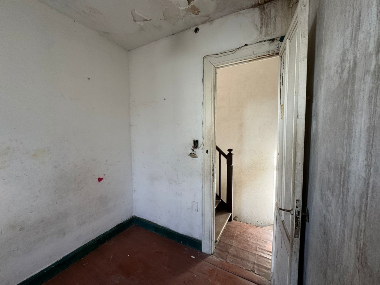 CASA 5 AMBIENTES CON PATIO A REFACCIONAR. REF. 892