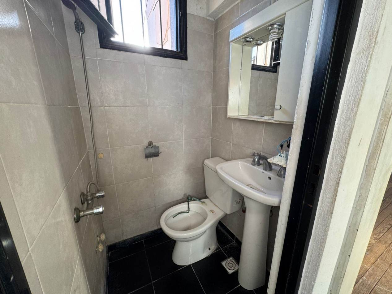 CASA 5 AMBIENTES CON PATIO A REFACCIONAR. REF. 892