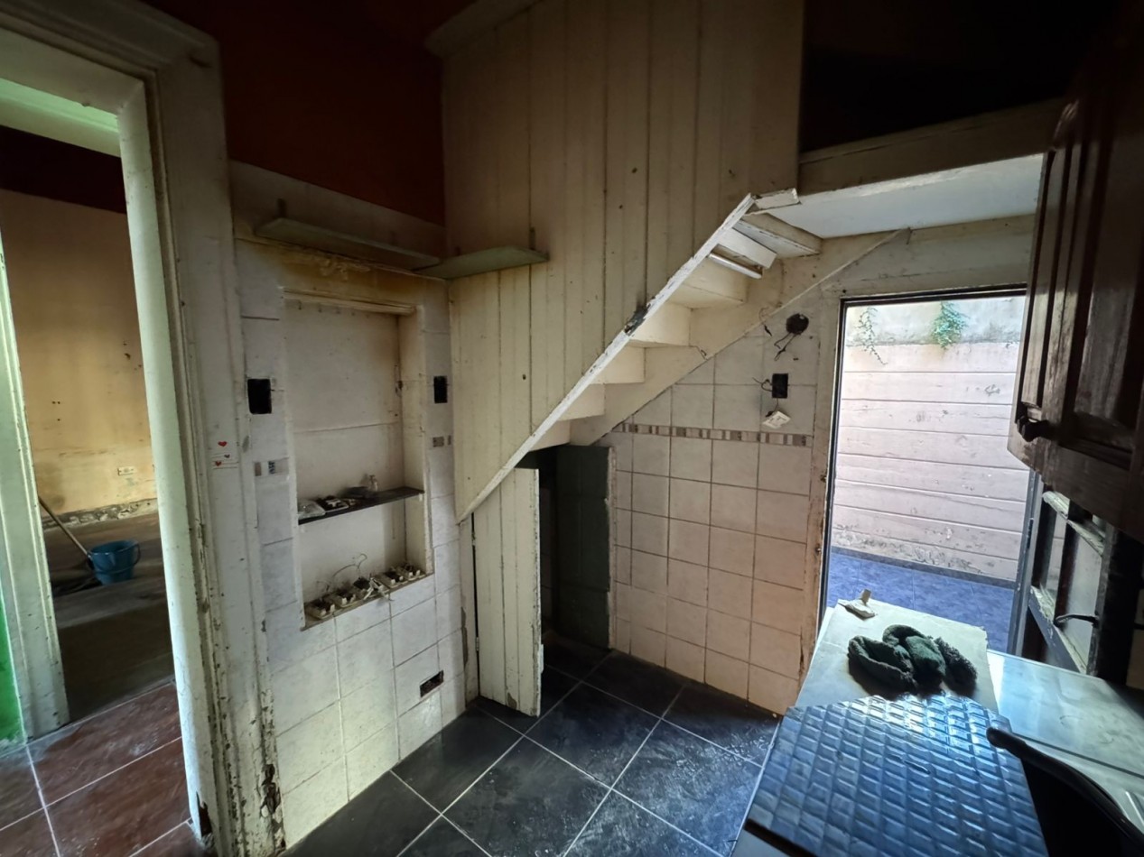 CASA 5 AMBIENTES CON PATIO A REFACCIONAR. REF. 892