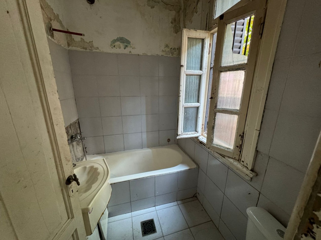 CASA 5 AMBIENTES CON PATIO A REFACCIONAR. REF. 892