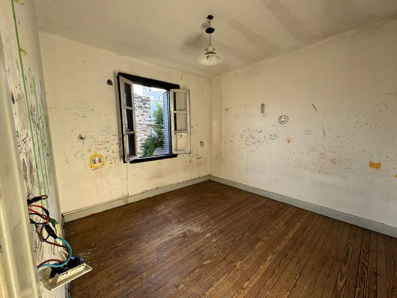 CASA 5 AMBIENTES CON PATIO A REFACCIONAR. REF. 892