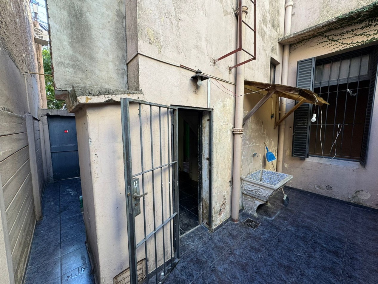 CASA 5 AMBIENTES CON PATIO A REFACCIONAR. REF. 892