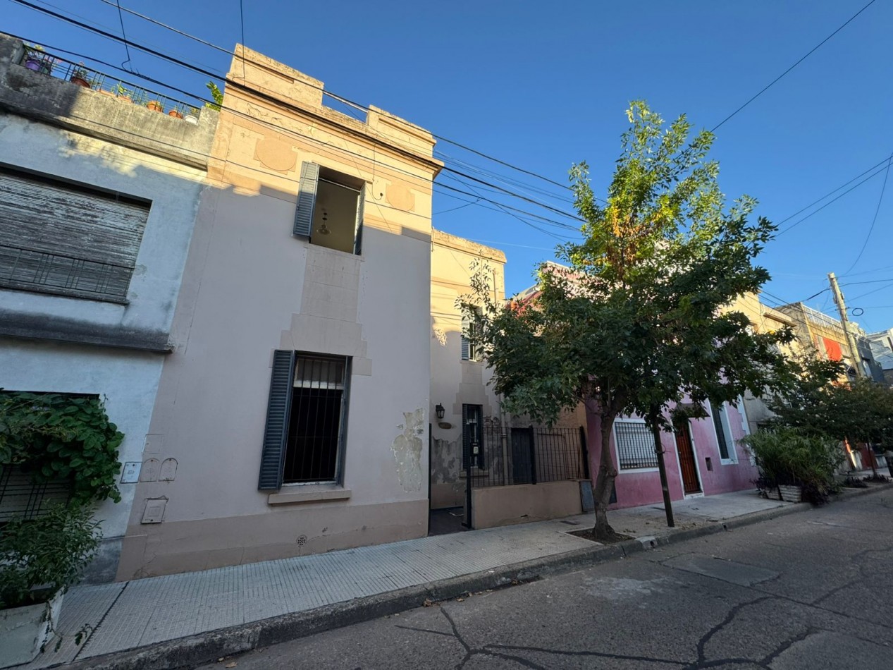 CASA 5 AMBIENTES CON PATIO A REFACCIONAR. REF. 892