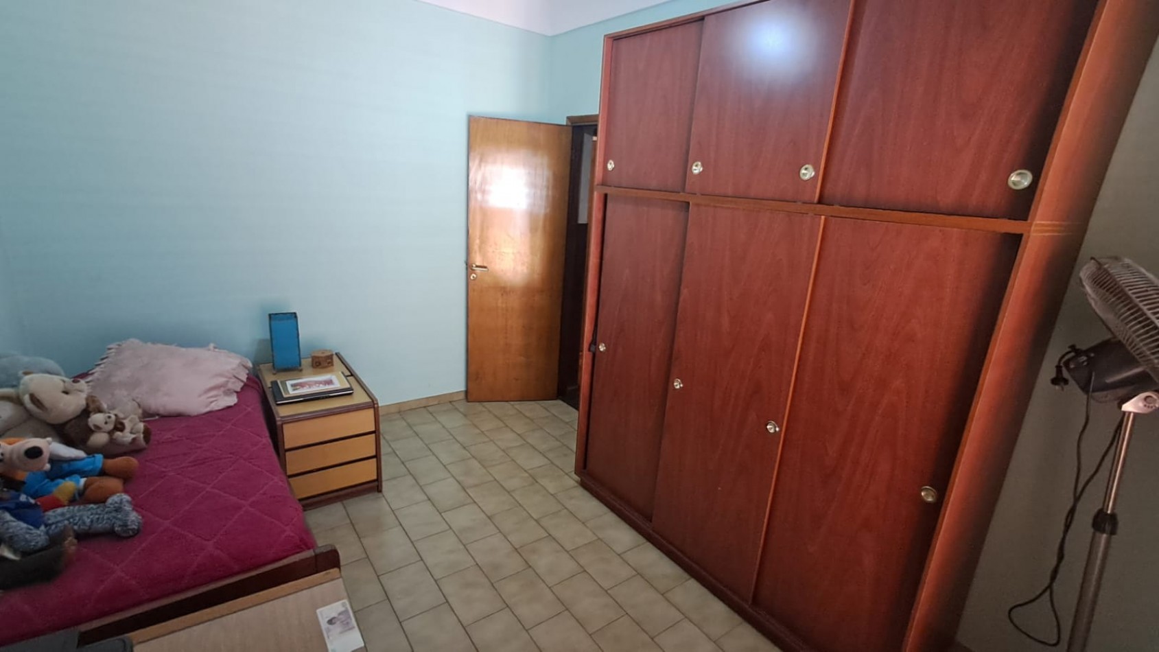 CASA 5 AMB CON COCHERA CUBIERTA, AMPLIO PATIO Y QUINCHO EN DOS PLANTAS.REF.894