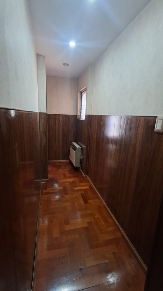 CASA 5 AMB CON COCHERA CUBIERTA, AMPLIO PATIO Y QUINCHO EN DOS PLANTAS.REF.894