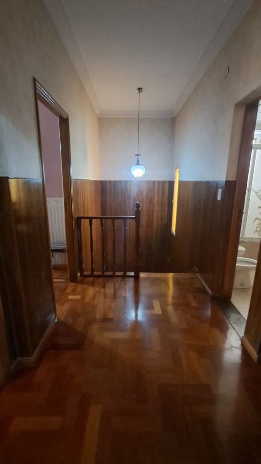 CASA 5 AMB CON COCHERA CUBIERTA, AMPLIO PATIO Y QUINCHO EN DOS PLANTAS.REF.894