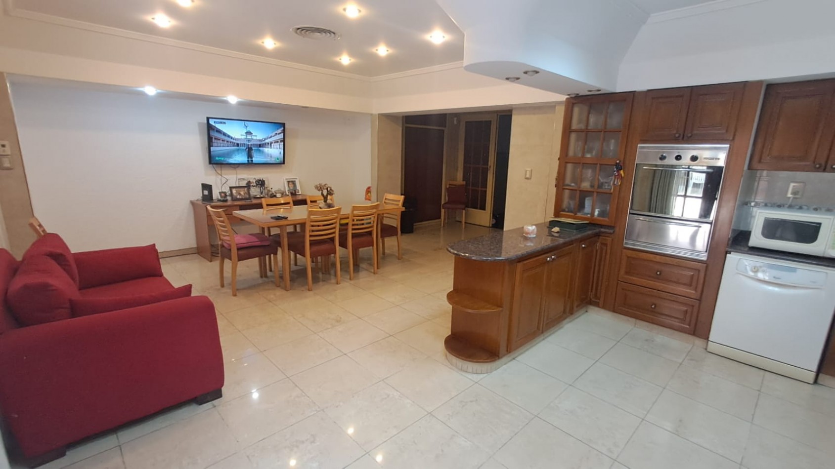 CASA 5 AMB CON COCHERA CUBIERTA, AMPLIO PATIO Y QUINCHO EN DOS PLANTAS.REF.894