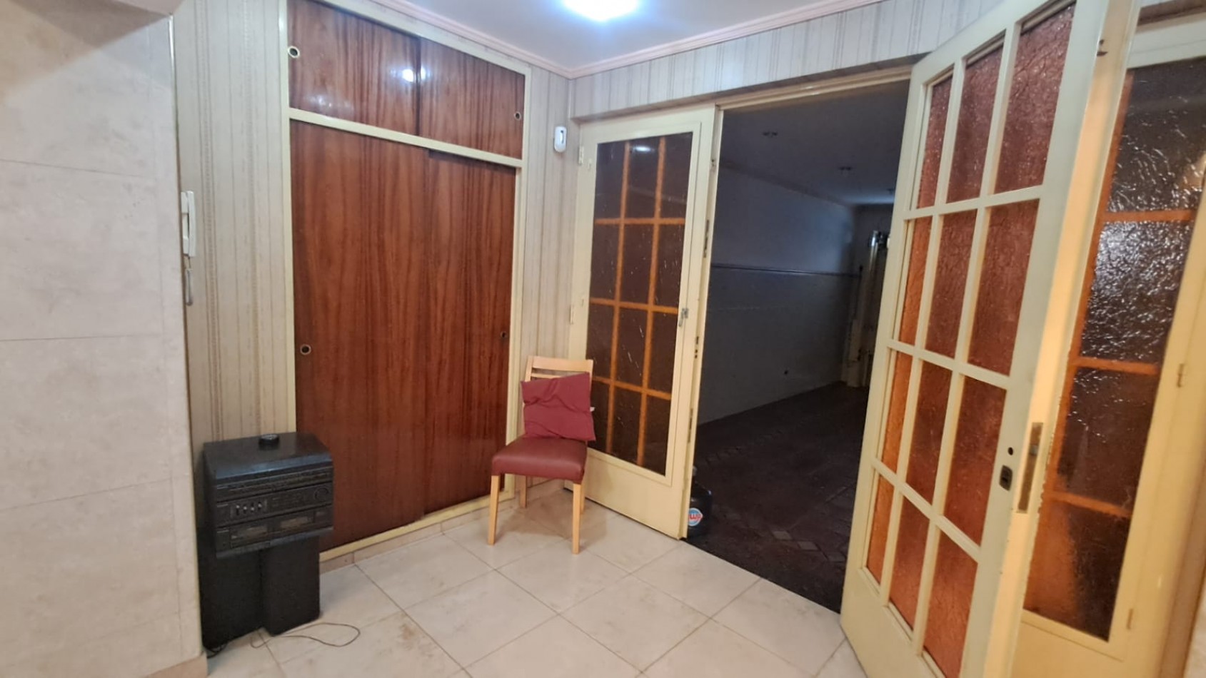 CASA 5 AMB CON COCHERA CUBIERTA, AMPLIO PATIO Y QUINCHO EN DOS PLANTAS.REF.894