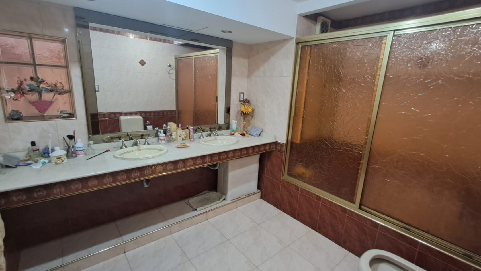 CASA 5 AMB CON COCHERA CUBIERTA, AMPLIO PATIO Y QUINCHO EN DOS PLANTAS.REF.894