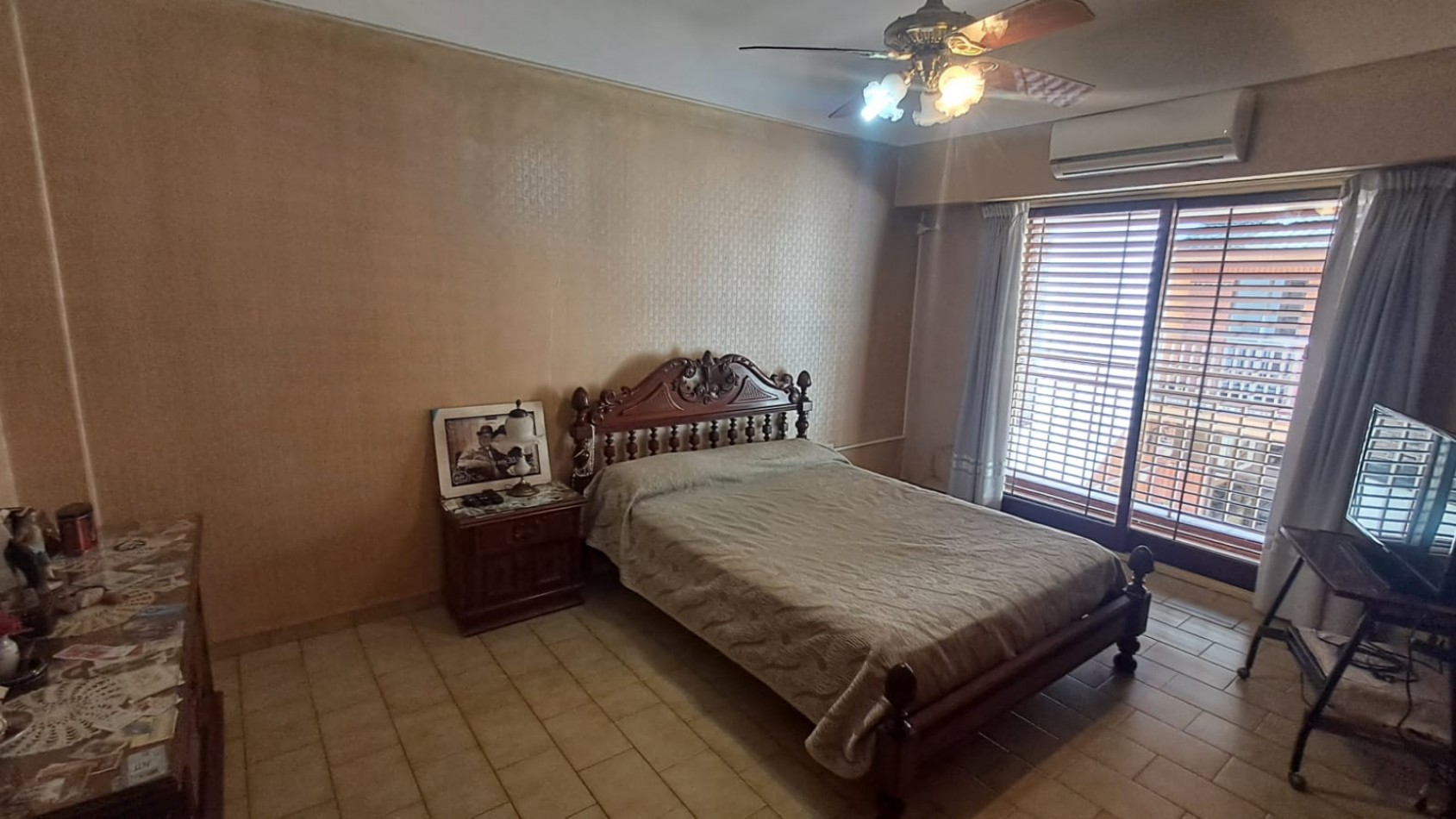 CASA 5 AMB CON COCHERA CUBIERTA, AMPLIO PATIO Y QUINCHO EN DOS PLANTAS.REF.894