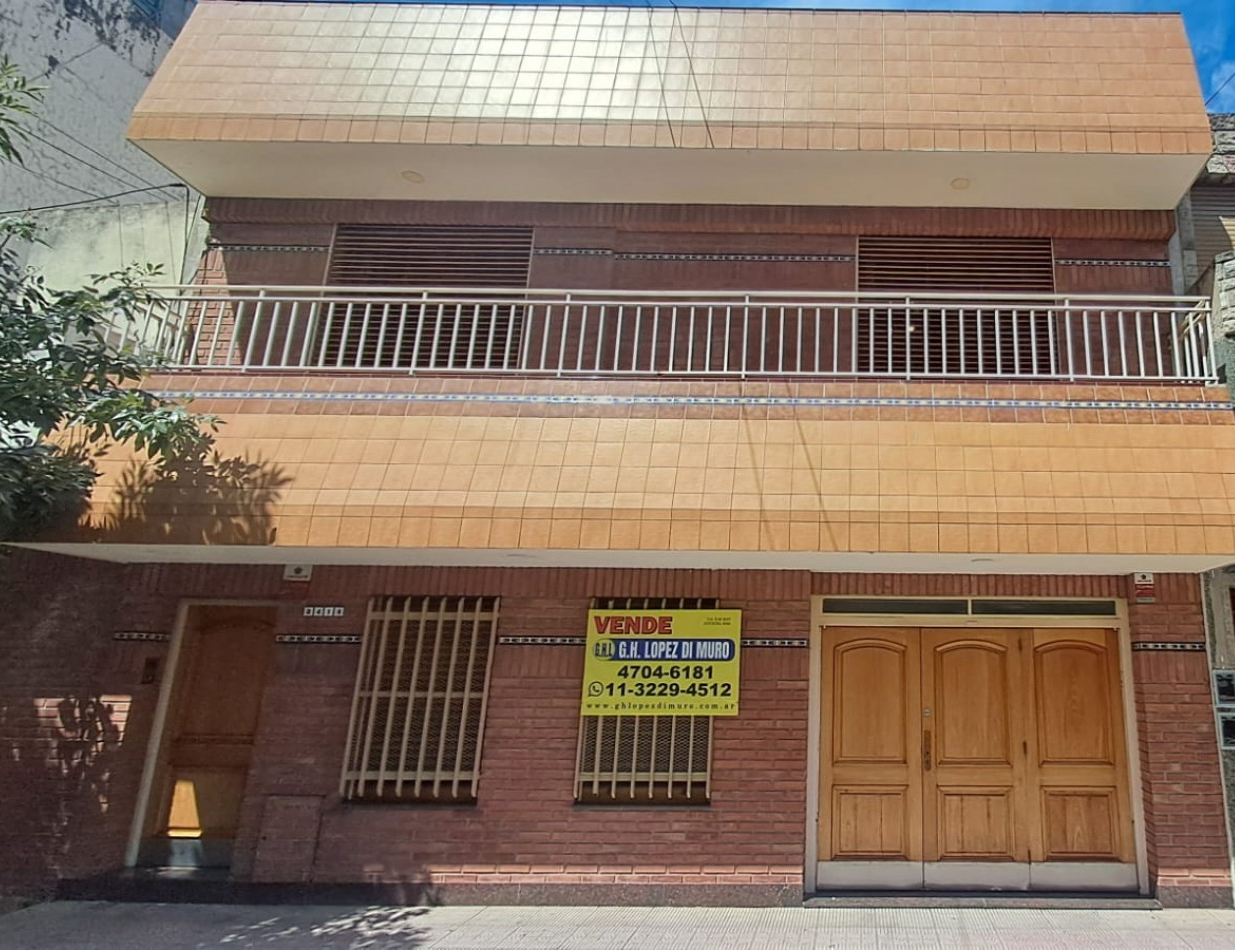 CASA 5 AMB CON COCHERA CUBIERTA, AMPLIO PATIO Y QUINCHO EN DOS PLANTAS.REF.894