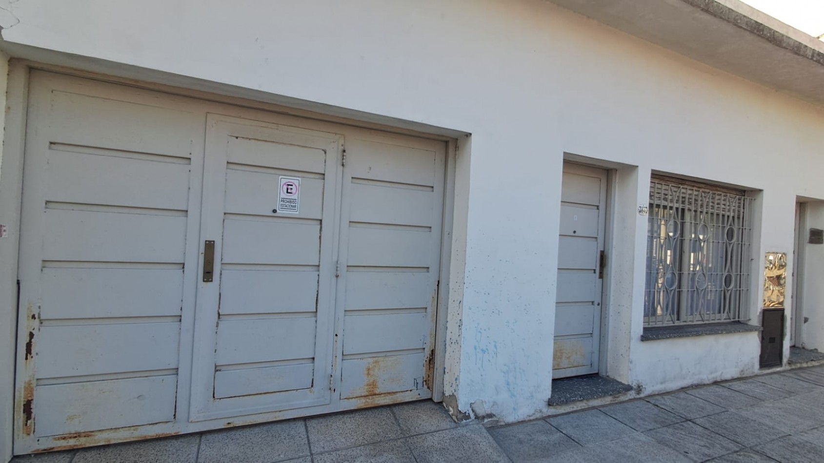 CASA IDEAL PARA 2 FAMILIAS (AL FRENTE 2 AMB CON COCHERA PARQUE Y AL FONDO 5 AMB CON GALERIA) REF. 895