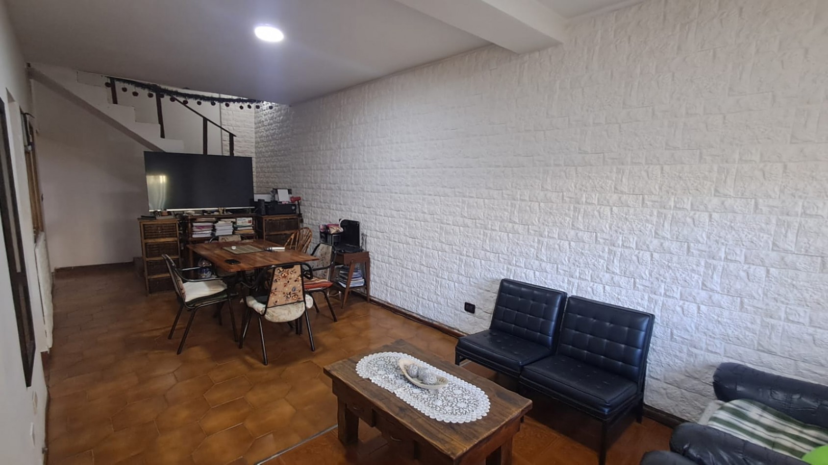 CASA IDEAL PARA 2 FAMILIAS (AL FRENTE 2 AMB CON COCHERA PARQUE Y AL FONDO 5 AMB CON GALERIA) REF. 895