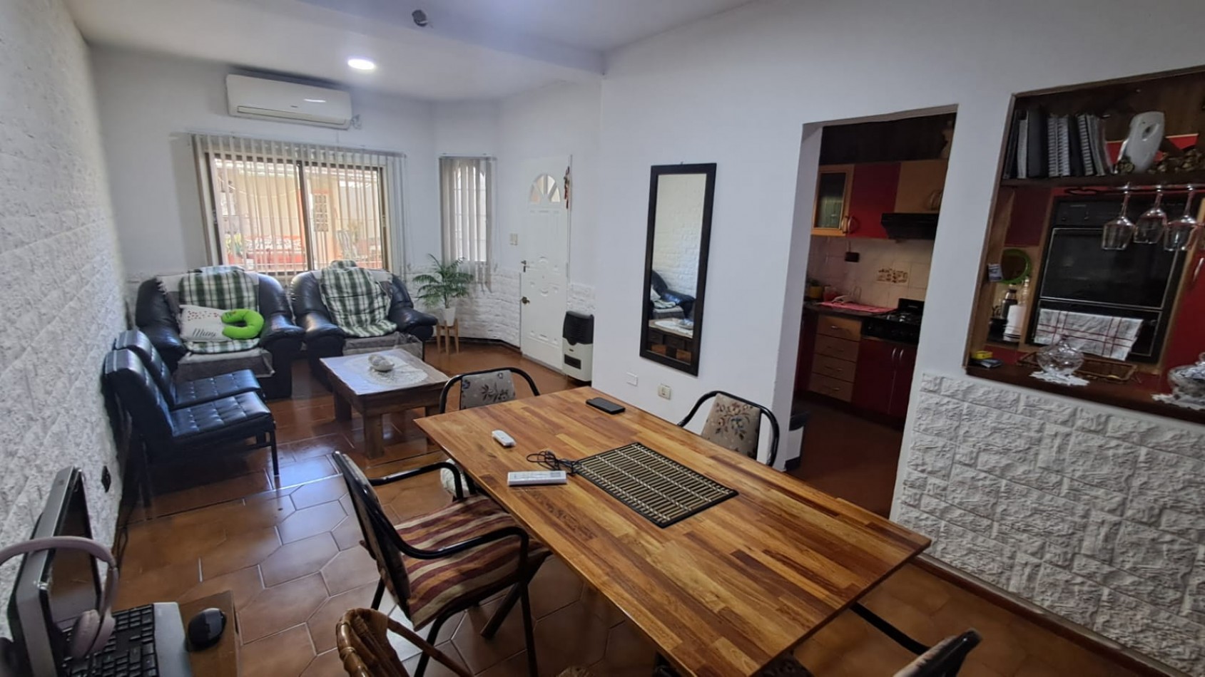 CASA IDEAL PARA 2 FAMILIAS (AL FRENTE 2 AMB CON COCHERA PARQUE Y AL FONDO 5 AMB CON GALERIA) REF. 895