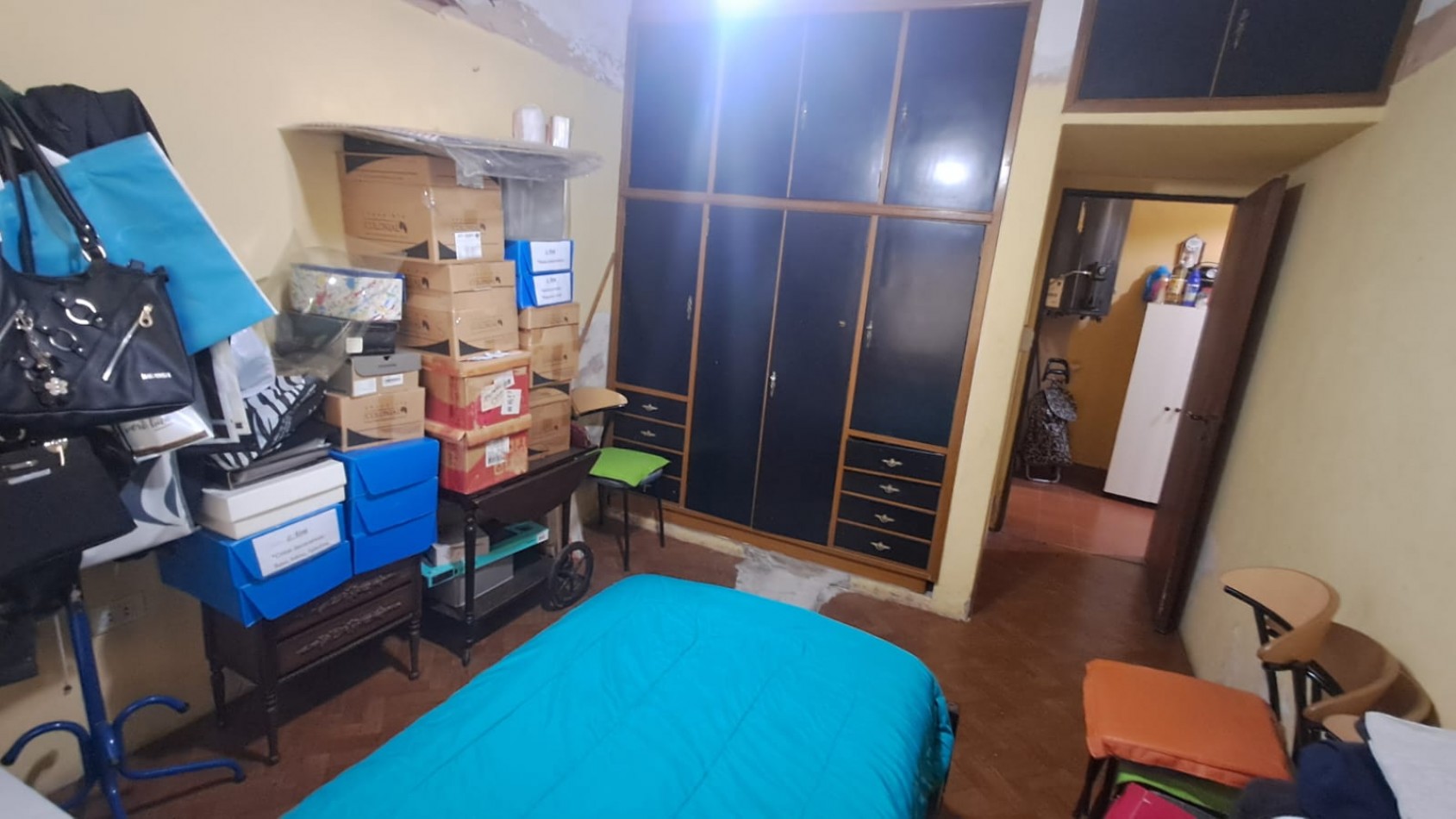 CASA IDEAL PARA 2 FAMILIAS (AL FRENTE 2 AMB CON COCHERA PARQUE Y AL FONDO 5 AMB CON GALERIA) REF. 895