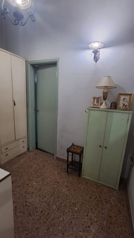 CASA IDEAL PARA 2 FAMILIAS (AL FRENTE 2 AMB CON COCHERA PARQUE Y AL FONDO 5 AMB CON GALERIA) REF. 895