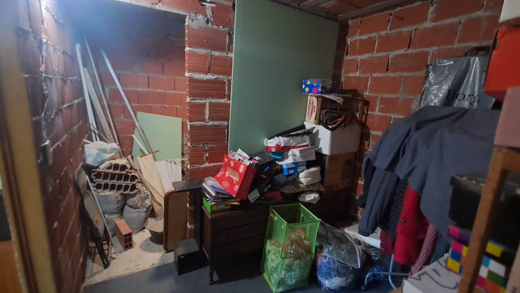 CASA IDEAL PARA 2 FAMILIAS (AL FRENTE 2 AMB CON COCHERA PARQUE Y AL FONDO 5 AMB CON GALERIA) REF. 895