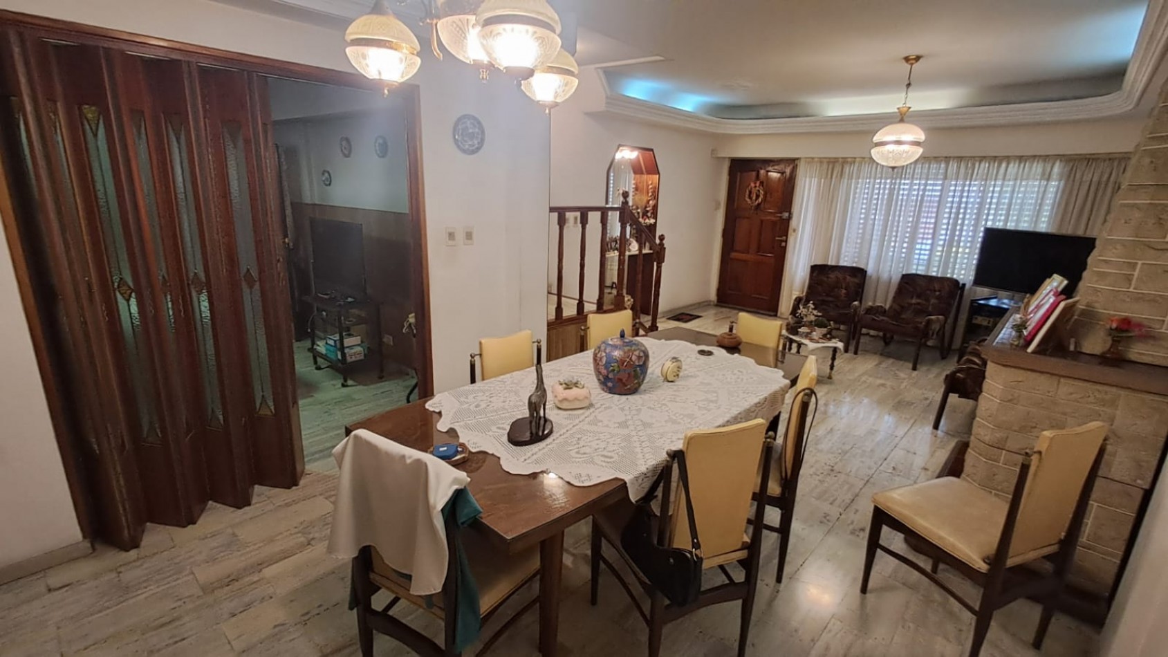 CASA 6 AMB CON COCHERA CUBIERTA (2 AUTOS), FONDO LIBRE Y TERRAZA REF. 896