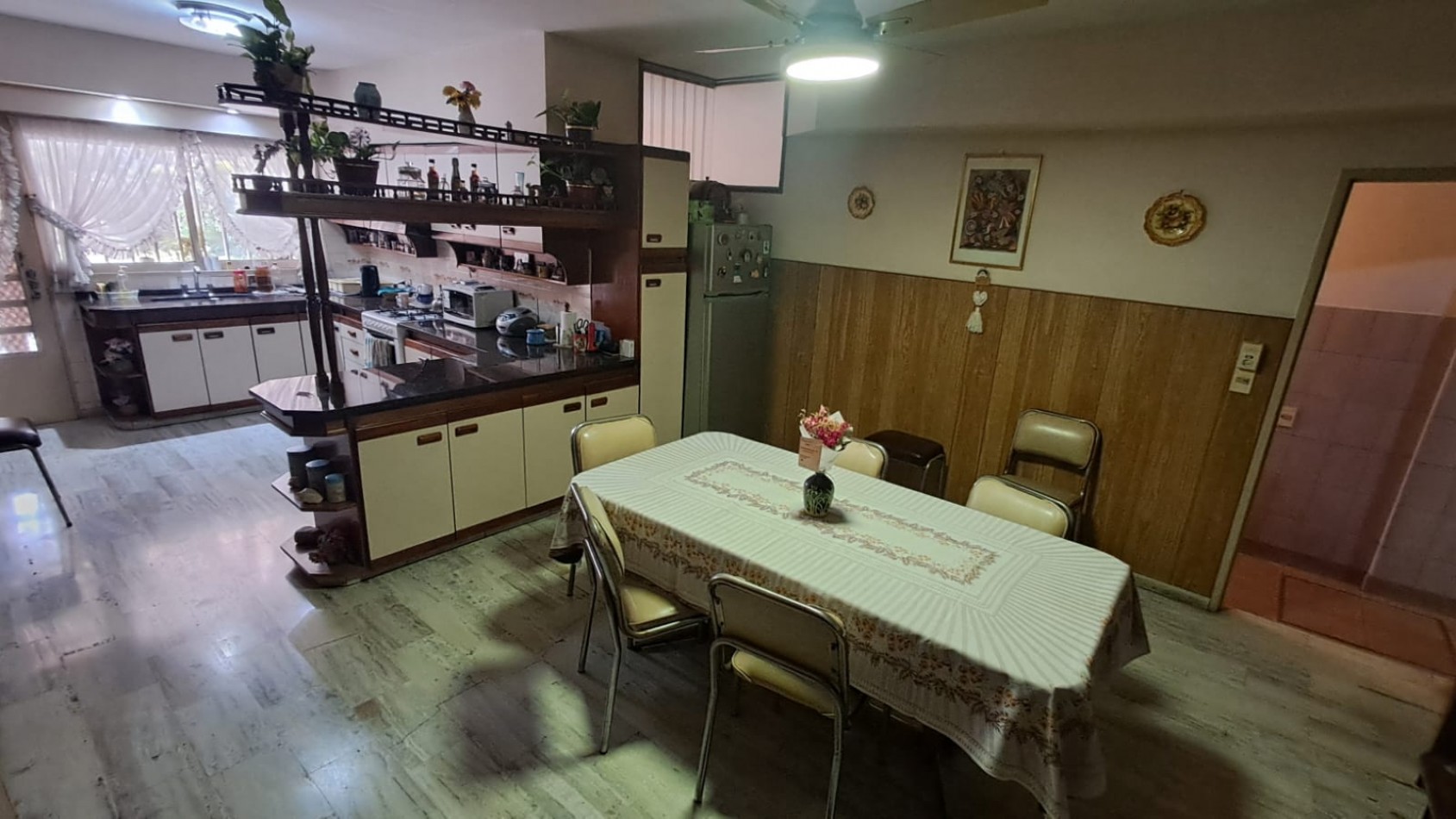 CASA 6 AMB CON COCHERA CUBIERTA (2 AUTOS), FONDO LIBRE Y TERRAZA REF. 896