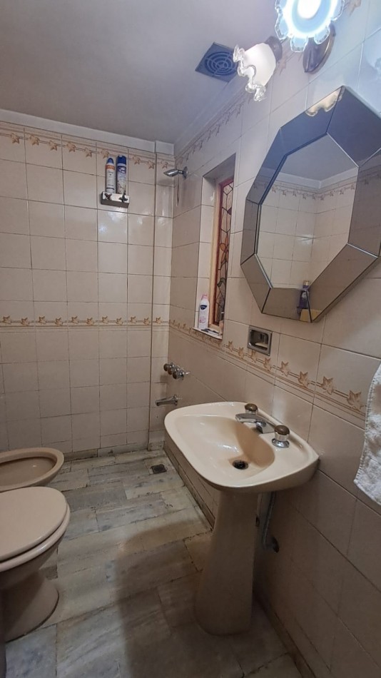 CASA 6 AMB CON COCHERA CUBIERTA (2 AUTOS), FONDO LIBRE Y TERRAZA REF. 896