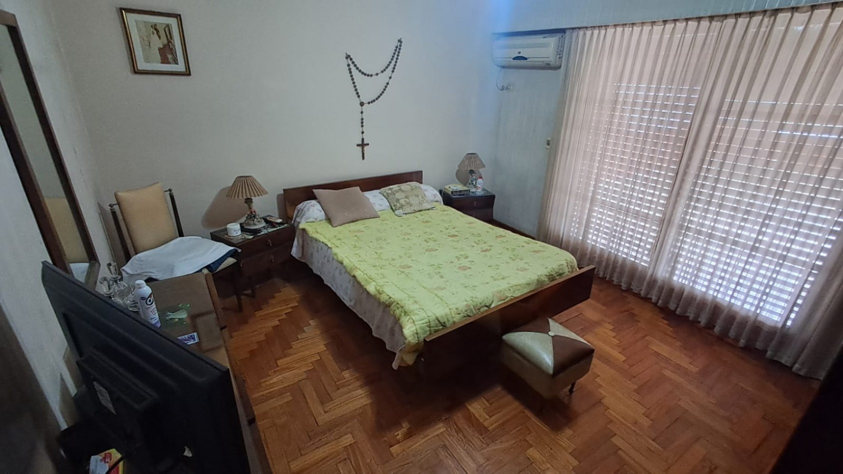 CASA 6 AMB CON COCHERA CUBIERTA (2 AUTOS), FONDO LIBRE Y TERRAZA REF. 896