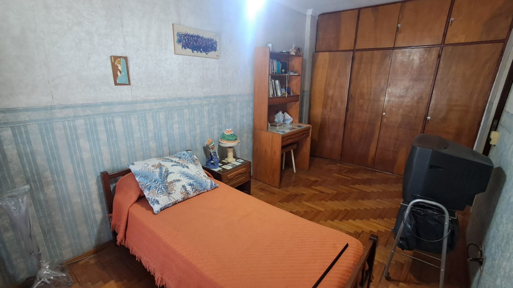 CASA 6 AMB CON COCHERA CUBIERTA (2 AUTOS), FONDO LIBRE Y TERRAZA REF. 896