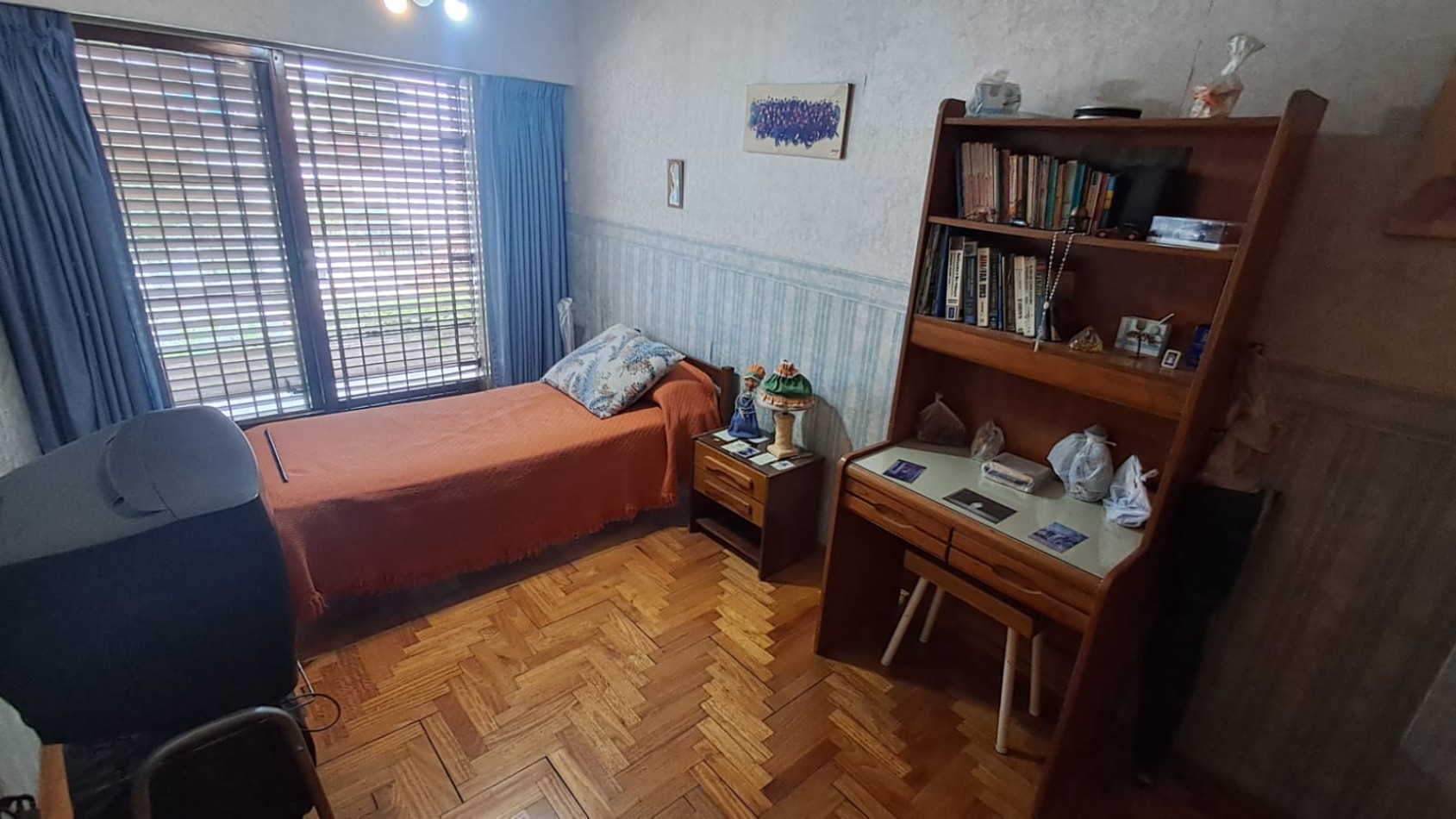 CASA 6 AMB CON COCHERA CUBIERTA (2 AUTOS), FONDO LIBRE Y TERRAZA REF. 896