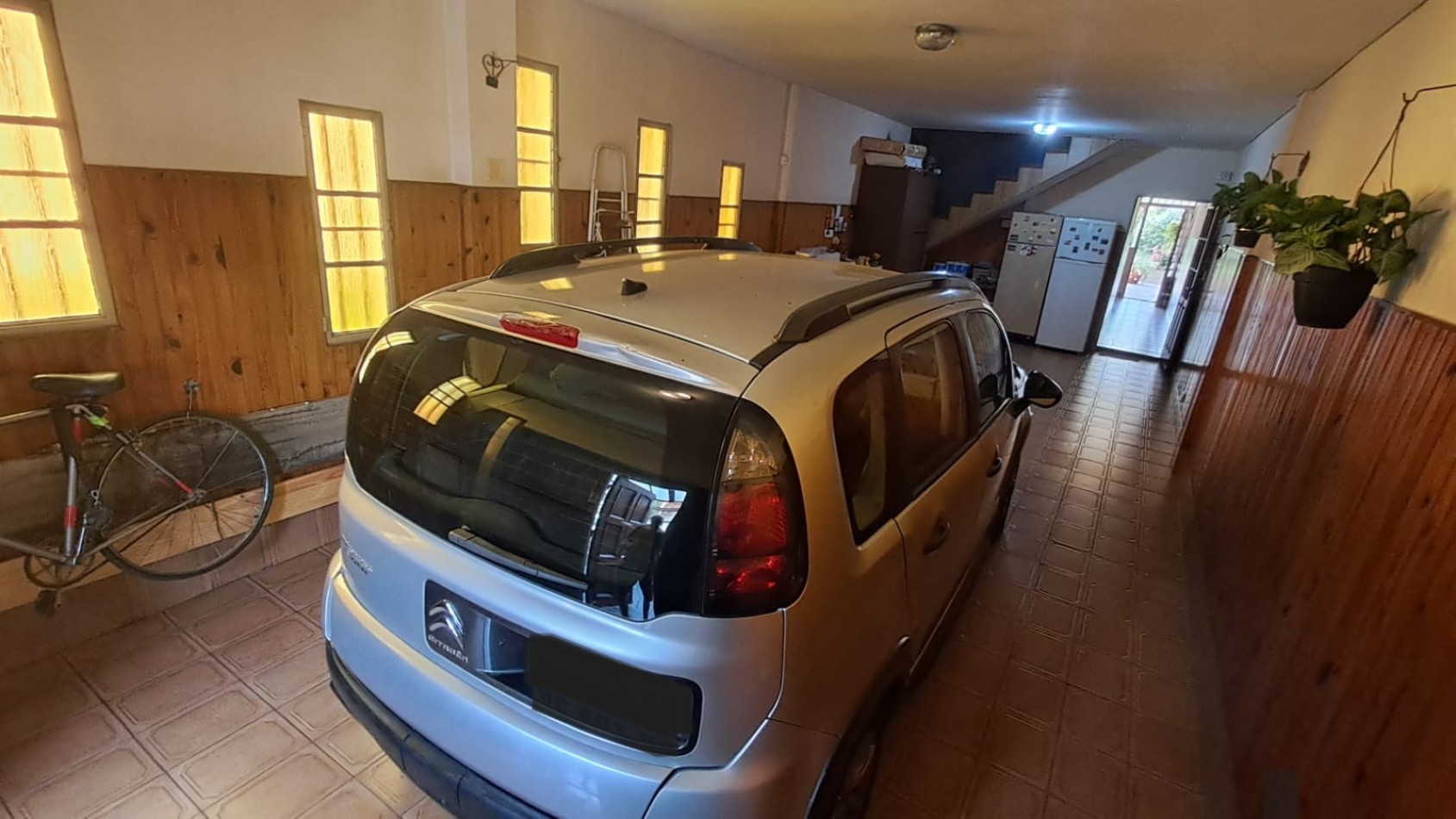 CASA 6 AMB CON COCHERA CUBIERTA (2 AUTOS), FONDO LIBRE Y TERRAZA REF. 896