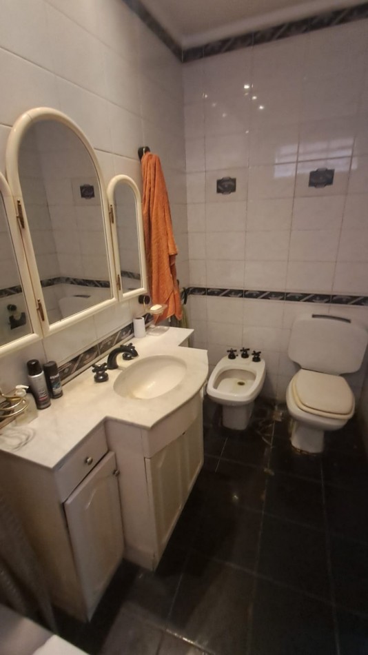 2 PHS COMPUESTO DE GALPON CON BAÑOS Y OFICINAS O VIVIENDA CON PATIO Y 1 DE ELLAS CON TERRAZA