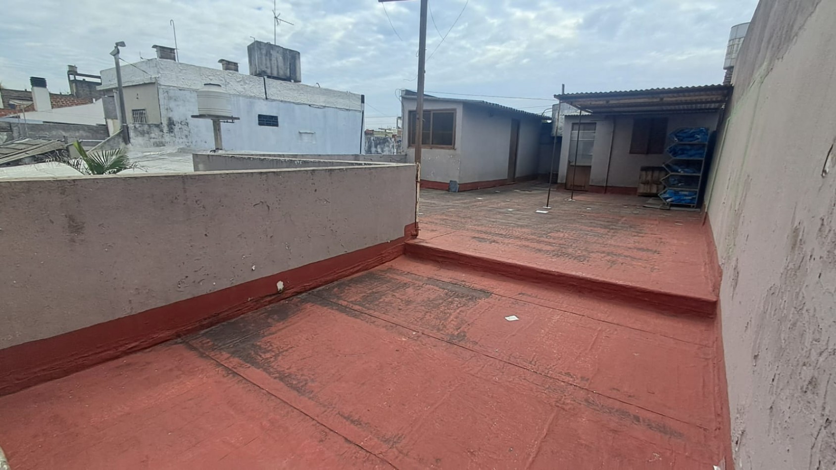 2 PHS COMPUESTO DE GALPON CON BAÑOS Y OFICINAS O VIVIENDA CON PATIO Y 1 DE ELLAS CON TERRAZA
