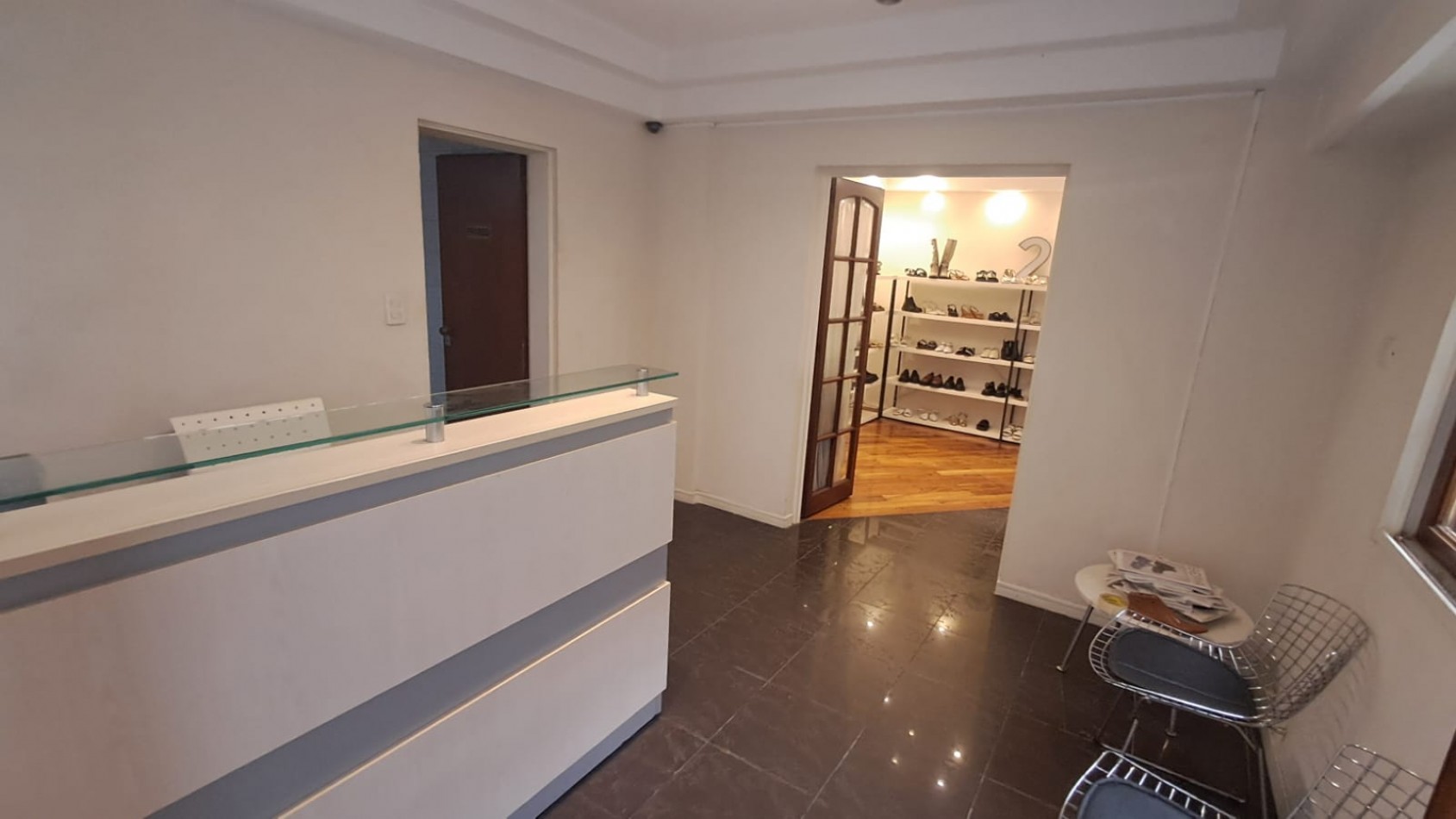 2 PHS COMPUESTO DE GALPON CON BAÑOS Y OFICINAS O VIVIENDA CON PATIO Y 1 DE ELLAS CON TERRAZA