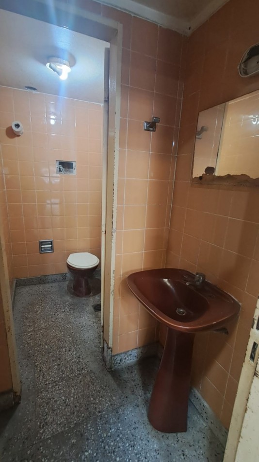 2 PHS COMPUESTO DE GALPON CON BAÑOS Y OFICINAS O VIVIENDA CON PATIO Y 1 DE ELLAS CON TERRAZA