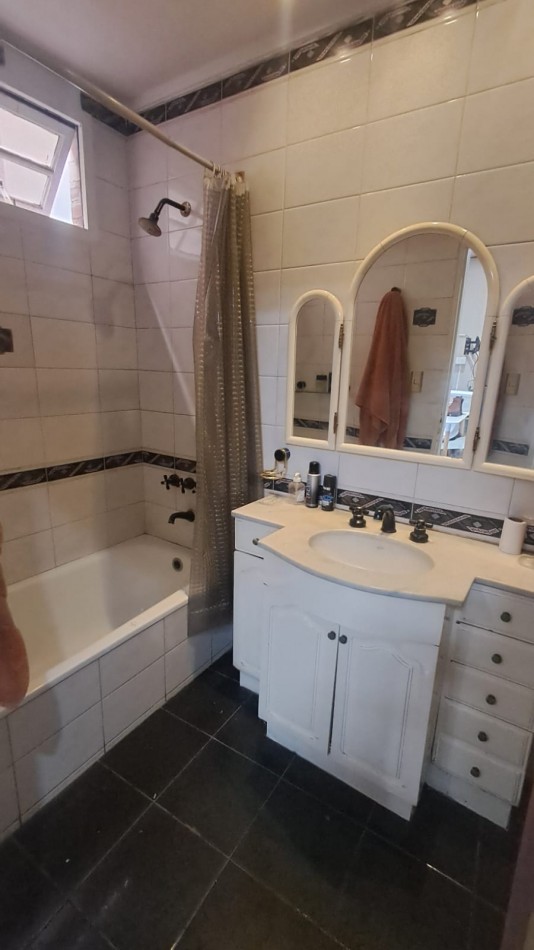 2 PHS COMPUESTO DE GALPON CON BAÑOS Y OFICINAS O VIVIENDA CON PATIO Y 1 DE ELLAS CON TERRAZA