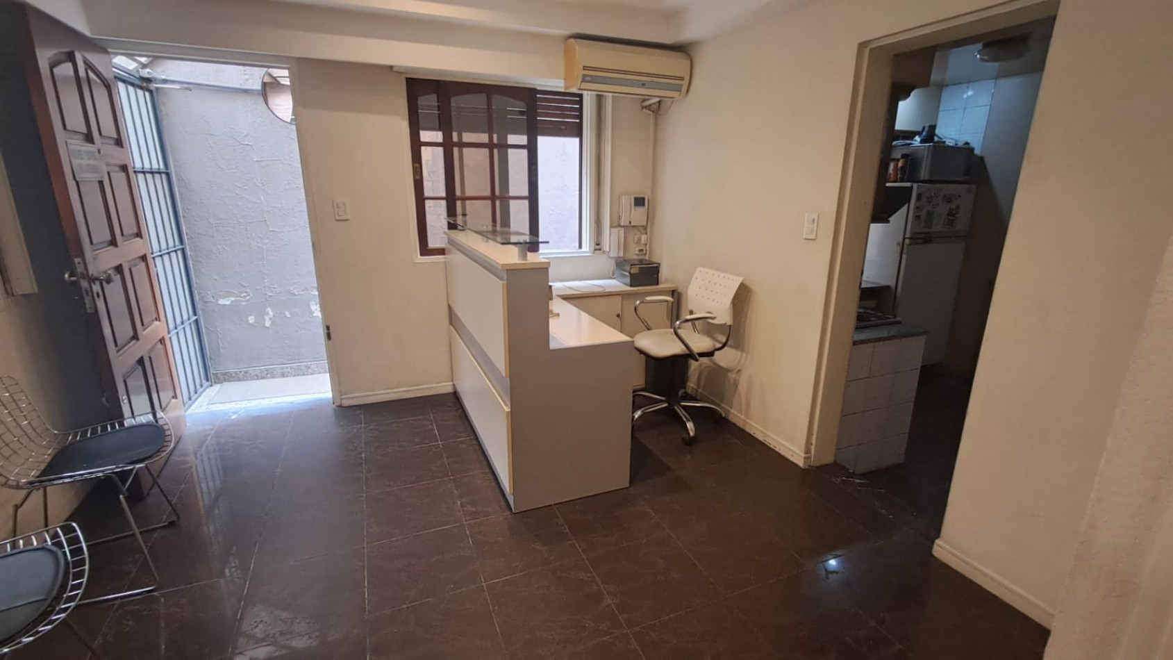 2 PHS COMPUESTO DE GALPON CON BAÑOS Y OFICINAS O VIVIENDA CON PATIO Y 1 DE ELLAS CON TERRAZA
