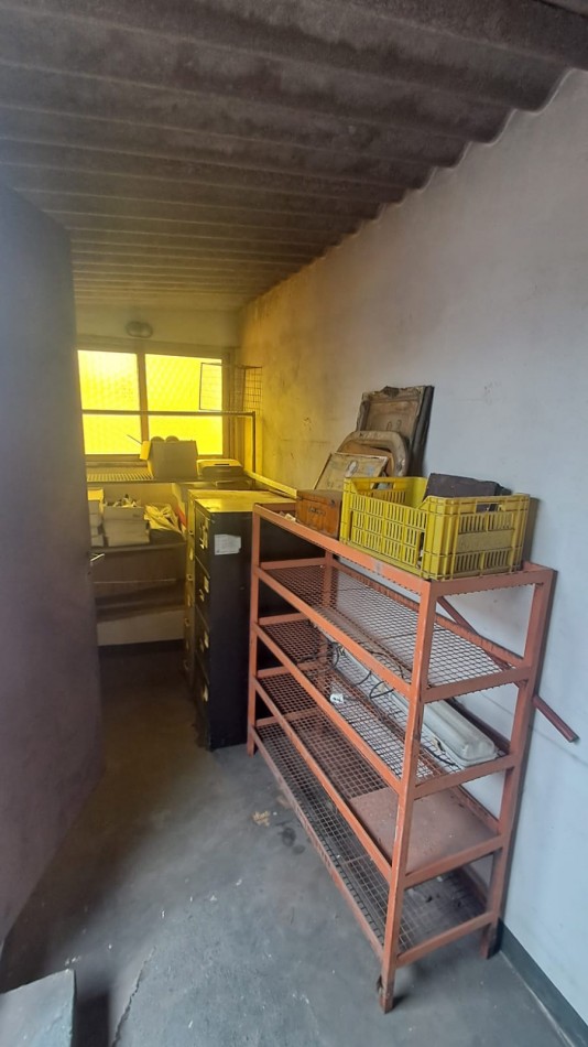 2 PHS COMPUESTO DE GALPON CON BAÑOS Y OFICINAS O VIVIENDA CON PATIO Y 1 DE ELLAS CON TERRAZA