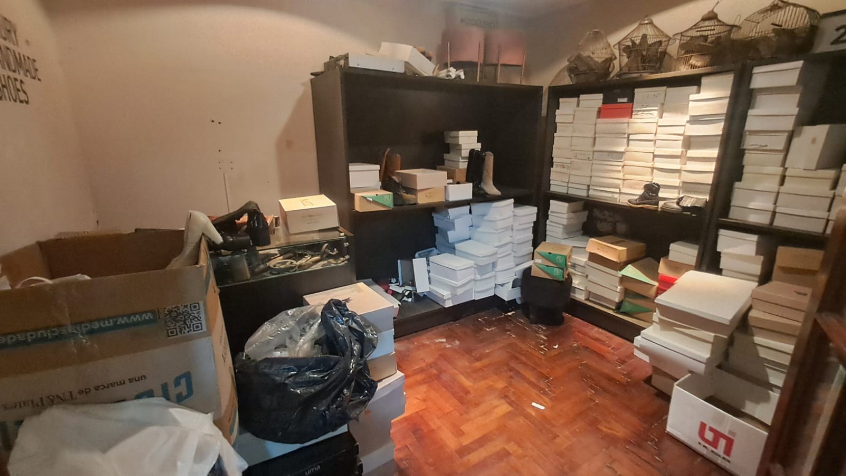 2 PHS COMPUESTO DE GALPON CON BAÑOS Y OFICINAS O VIVIENDA CON PATIO Y 1 DE ELLAS CON TERRAZA