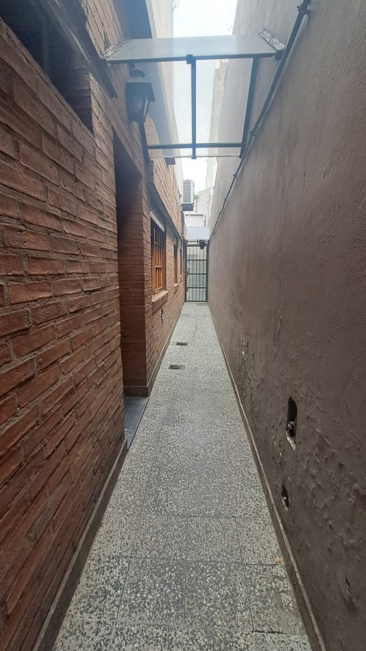 2 PHS COMPUESTO DE GALPON CON BAÑOS Y OFICINAS O VIVIENDA CON PATIO Y 1 DE ELLAS CON TERRAZA