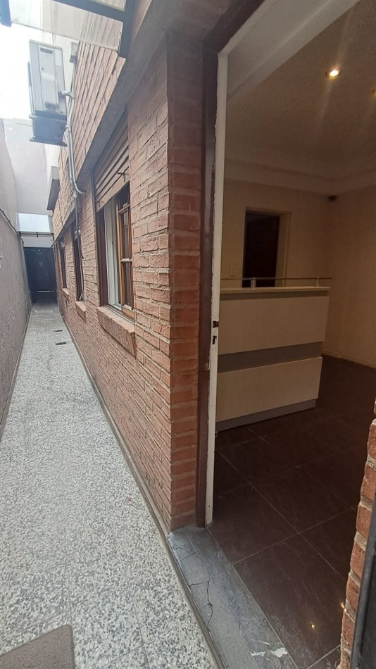 2 PHS COMPUESTO DE GALPON CON BAÑOS Y OFICINAS O VIVIENDA CON PATIO Y 1 DE ELLAS CON TERRAZA