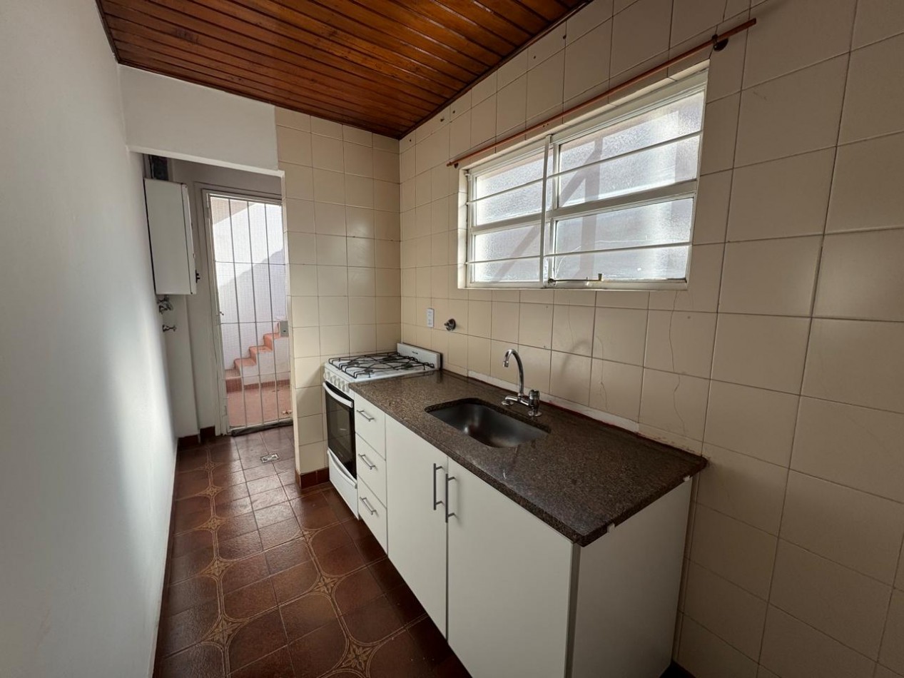 PH 2 AMB AL FONDO EN PLANTA ALTA CON TERRAZA SEMICUBIERTA.REF.907