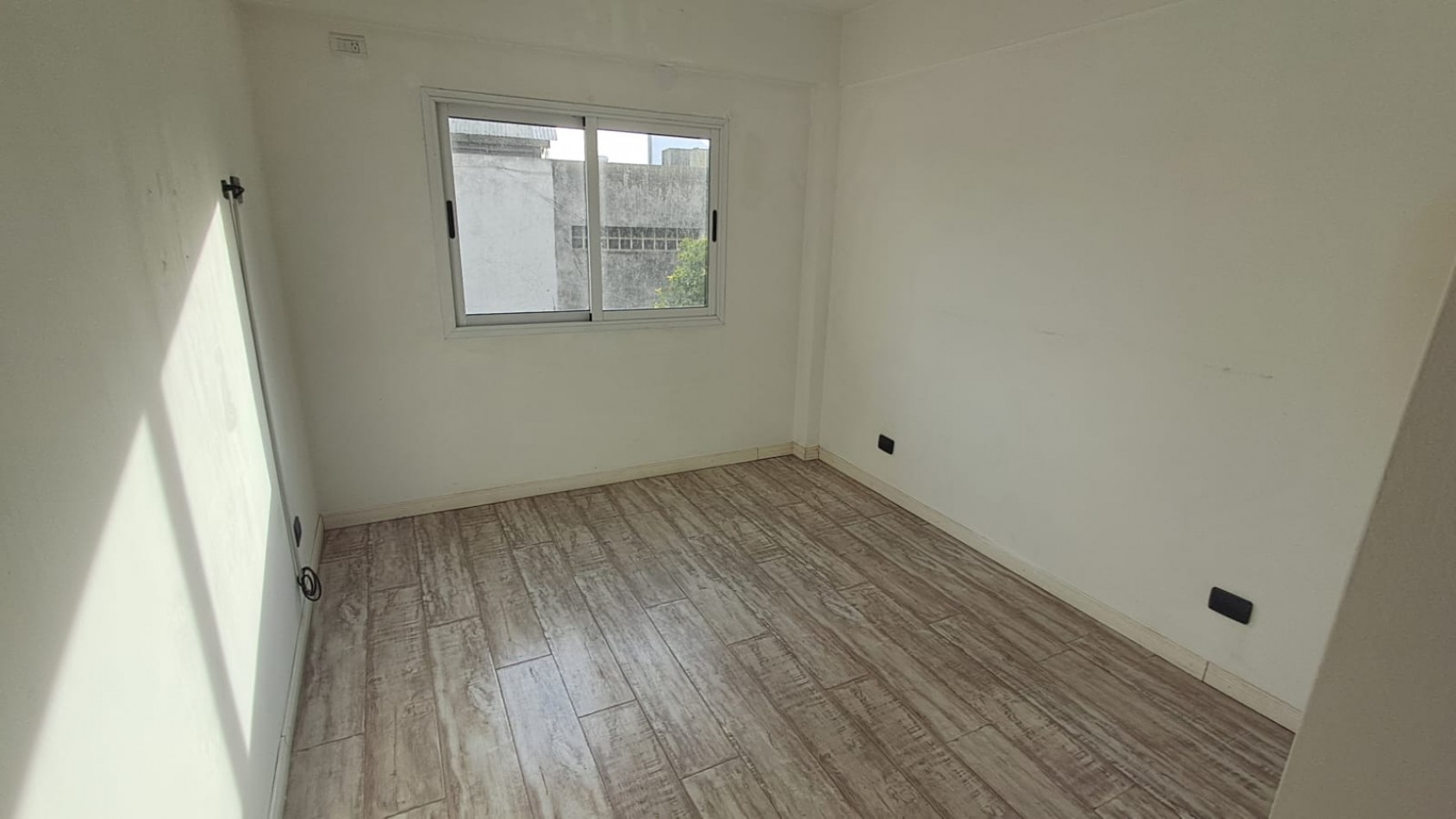 DEPARTAMENTO 2 AMB AL FRENTE CON BALCON.REF.904