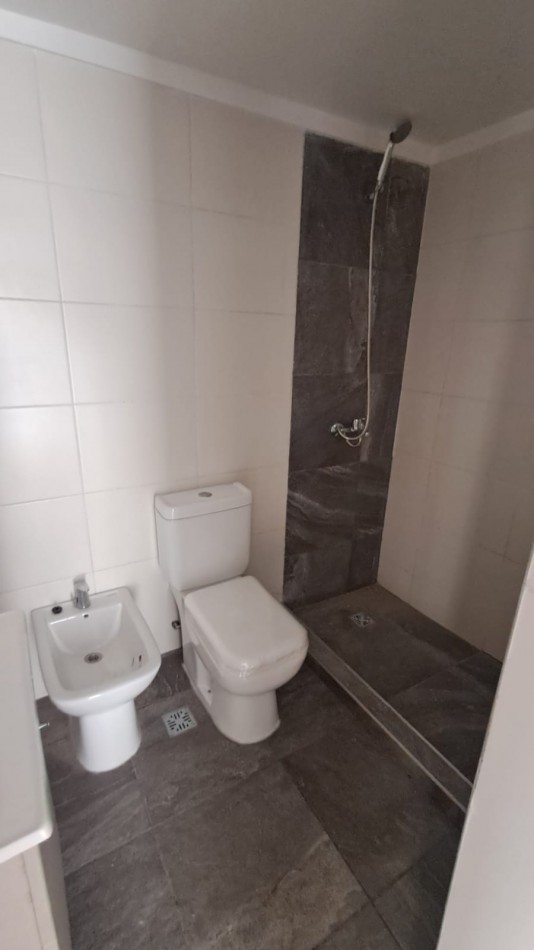 DEPTO 3 AMB CON BALCON AL FRENTE (EL EDIFICIO TIENE SUM, ASCENSORES Y COCHERA) REF.898/4