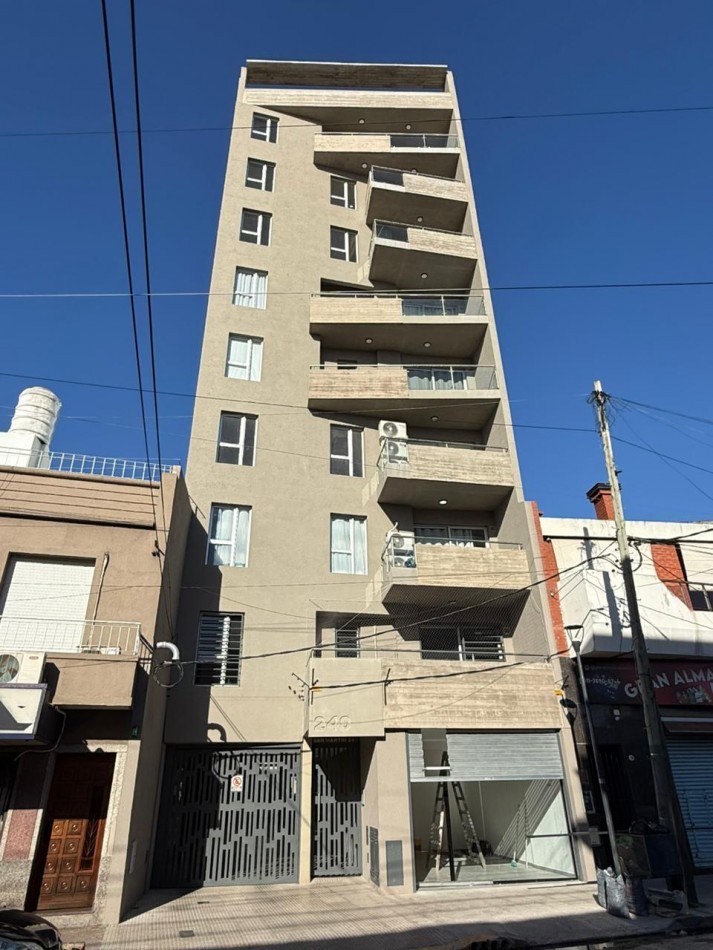 DEPTO 3 AMB CON BALCON AL FRENTE (EL EDIFICIO TIENE SUM, ASCENSORES Y COCHERA) REF.898/4